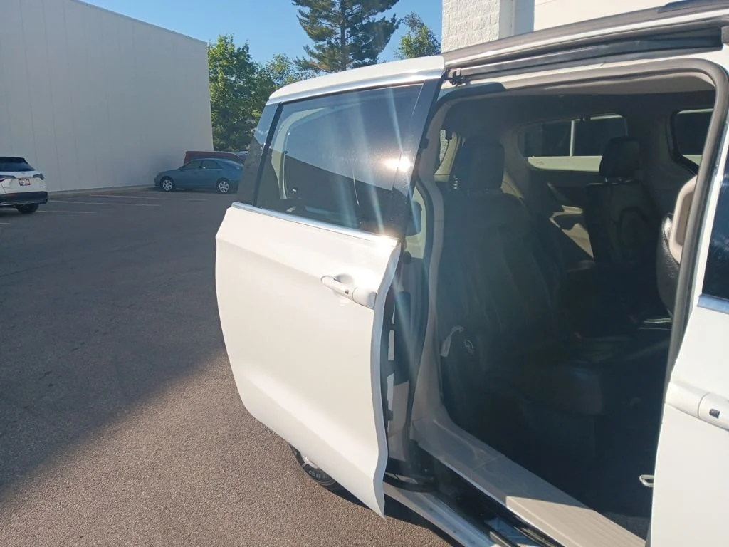Used 2022 Bright White Clearcoat Chrysler Touring L image 32