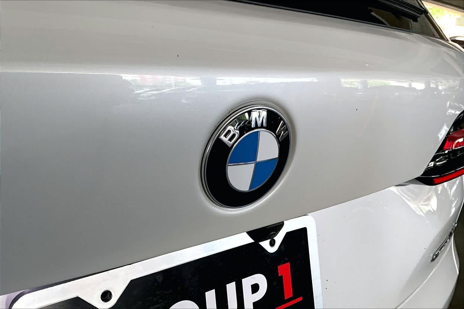 Used 2025 Mineral White Metallic BMW sDrive40i image 30