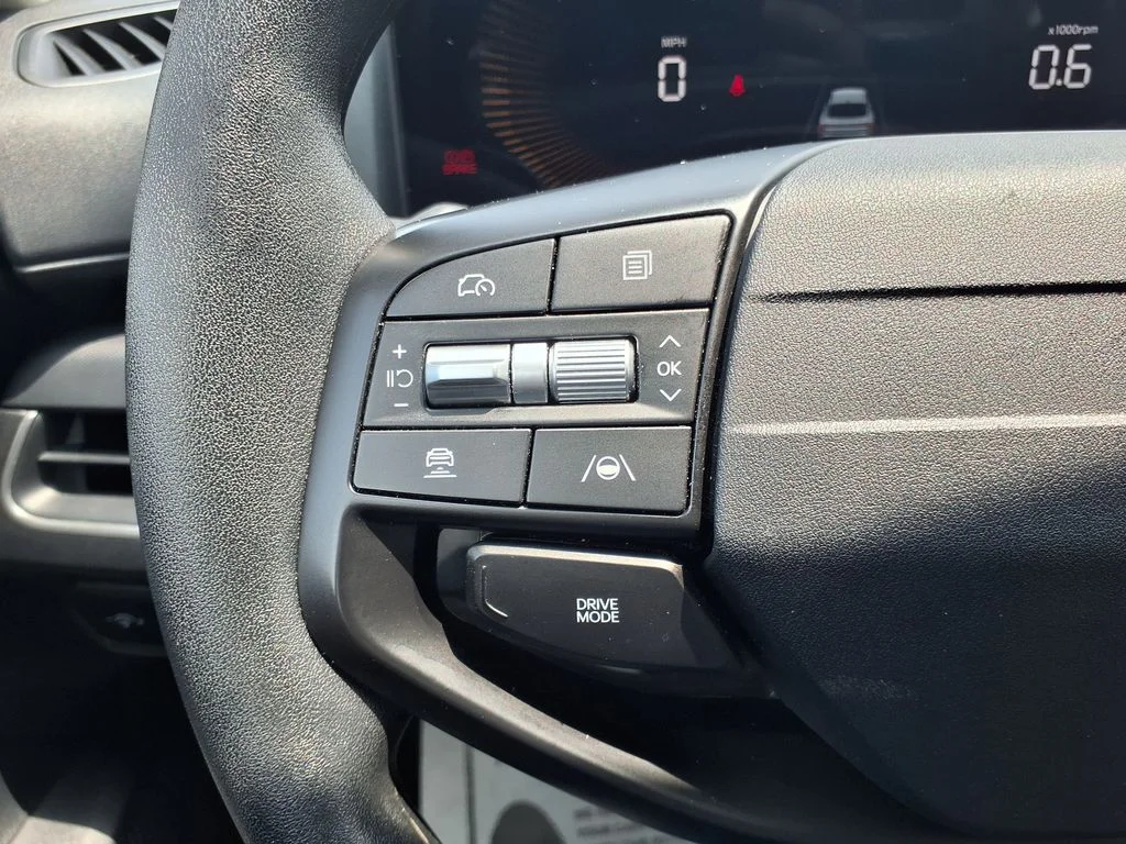 Used 2025 White Kia LXS image 22