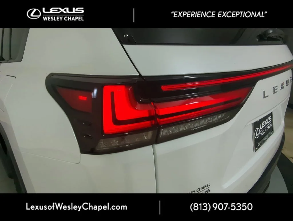 Used 2025 White Lexus 700H image 7