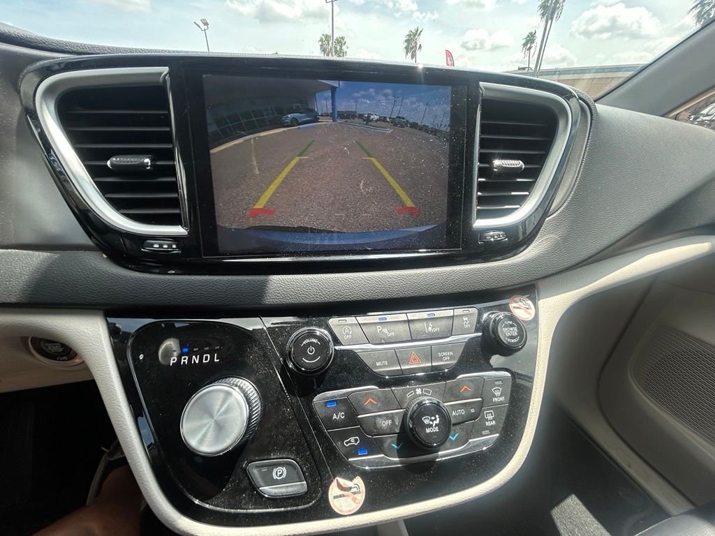 Used 2024 Silver Chrysler Touring L image 14