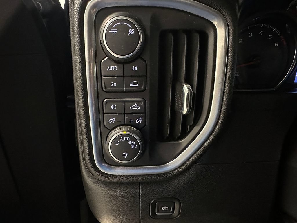 Used 2019 BLACK Chevrolet RST image 30