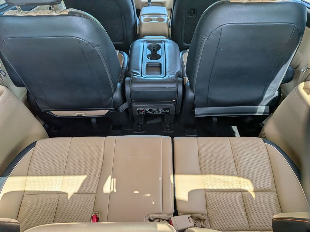 Used 2017 Black Kia LX image 38