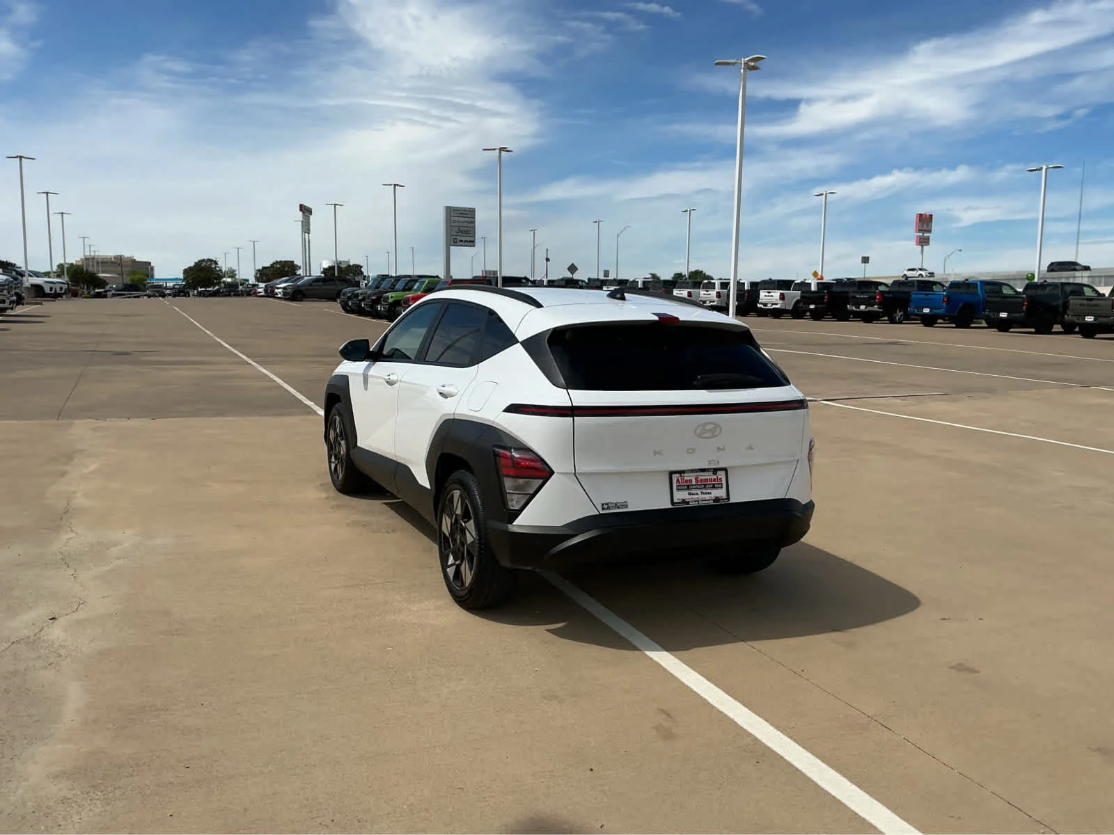 Used 2025 Atlas White Hyundai SEL image 8