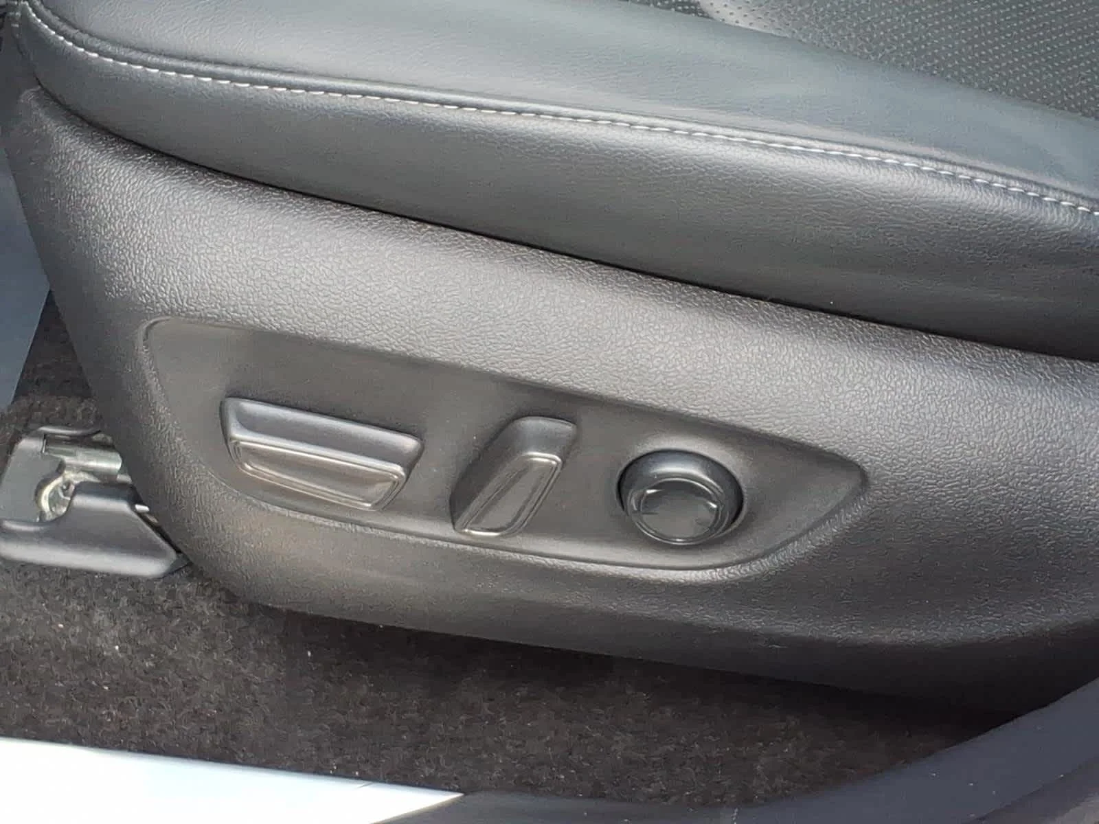 2025 Toyota Highlander Platinum - Photo 17