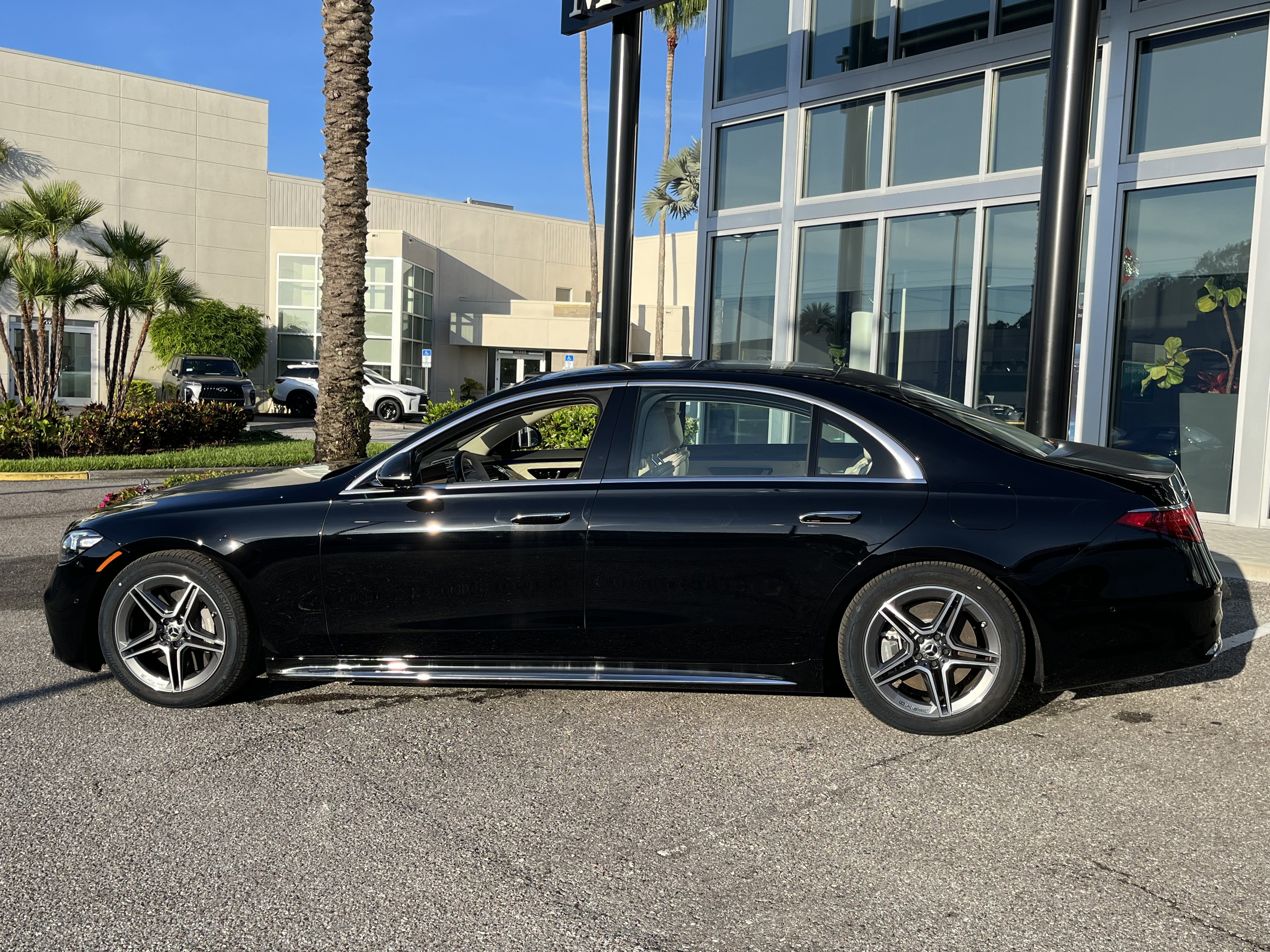 New 2026 Black Mercedes-Benz S 580e image 3