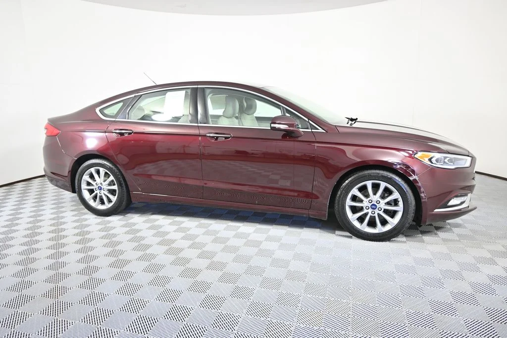 Used 2017 Red Ford SE image 8