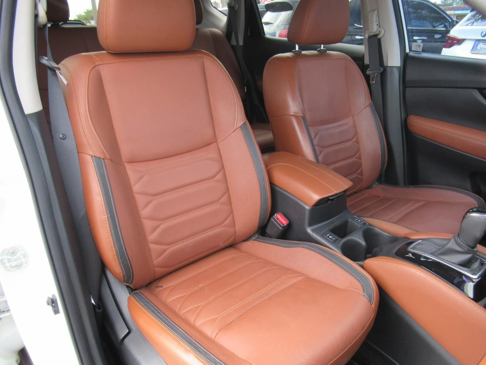 Used 2018 White Nissan SL image 10