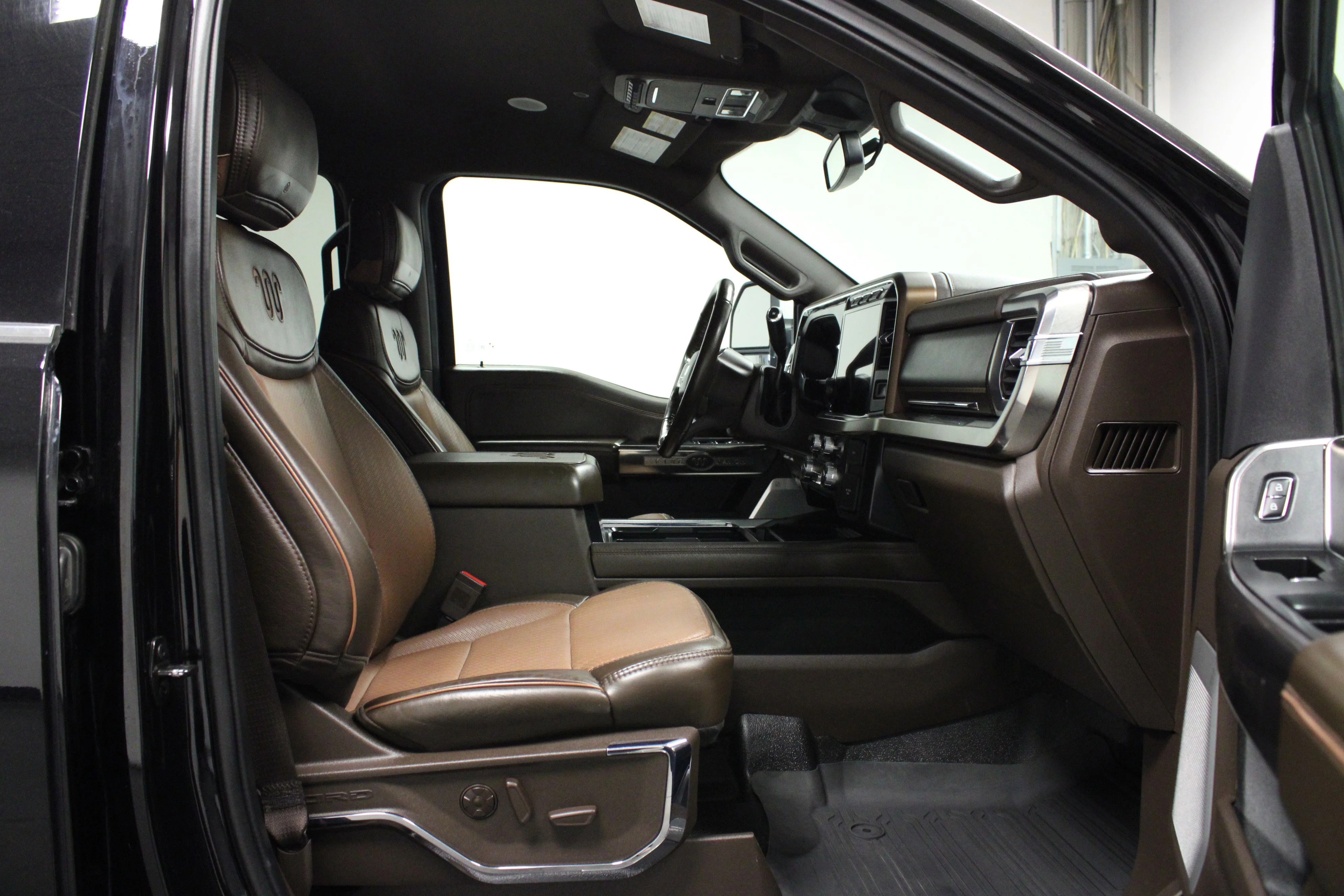 Used 2023 Agate Black Metallic Ford King Ranch image 16
