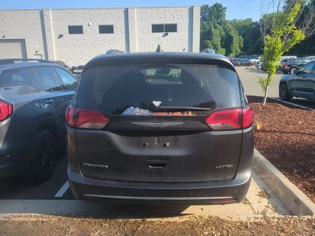 Used 2018 Gray Chrysler Limited image 11