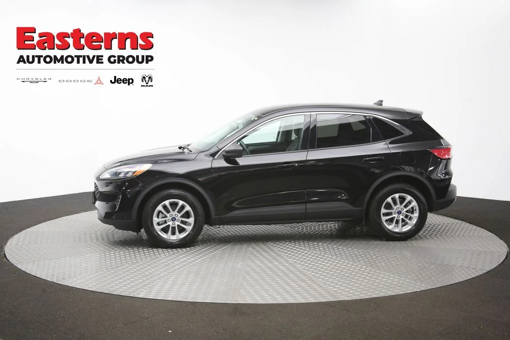 Used 2022 Black Ford SE image 58