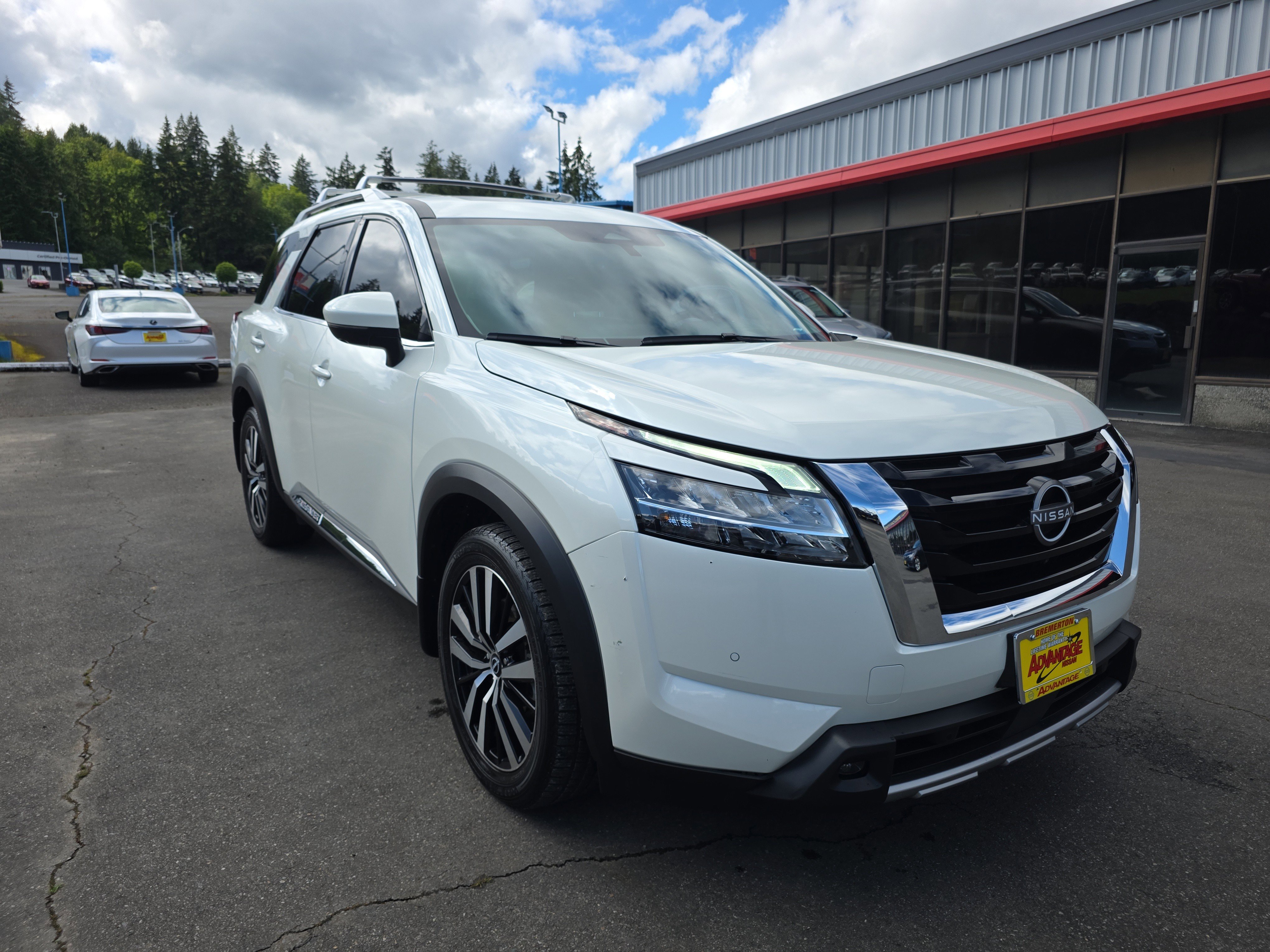 Certified Used 2023 Pearl White Tricoat Nissan Platinum image 8