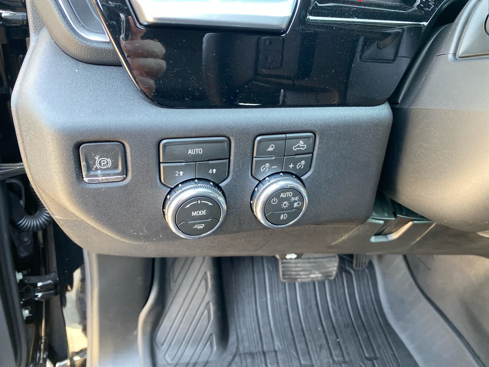 New 2026 Onyx Black GMC Elevation image 12