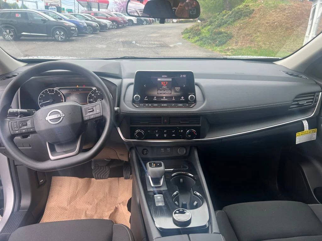 Used 2025 Silver Nissan S image 14