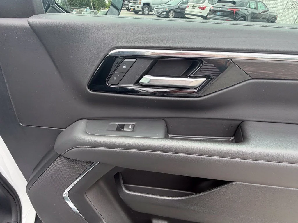 Used 2025 Summit White Chevrolet LT image 58