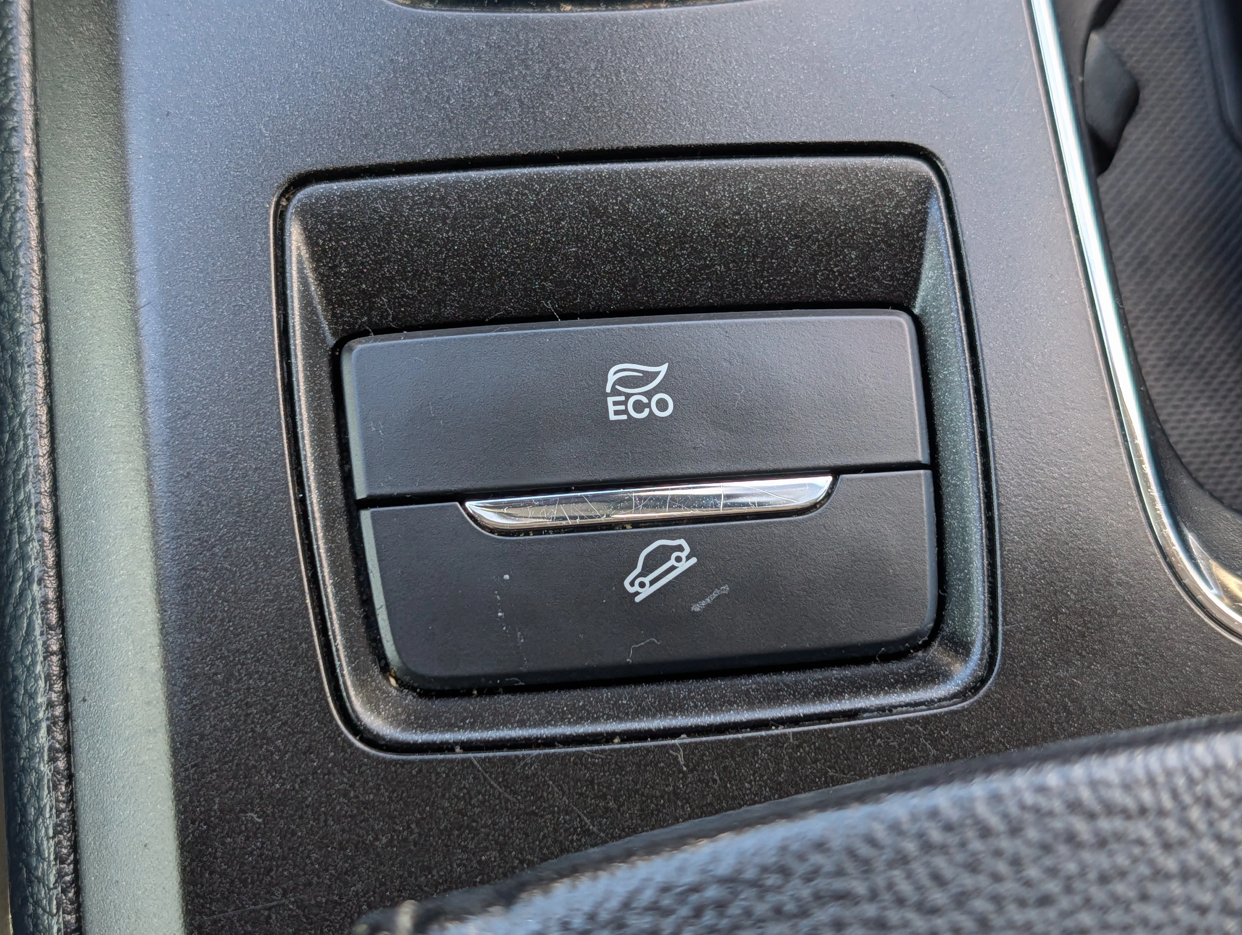 Used 2019 Magnetic Metallic Ford SE image 28