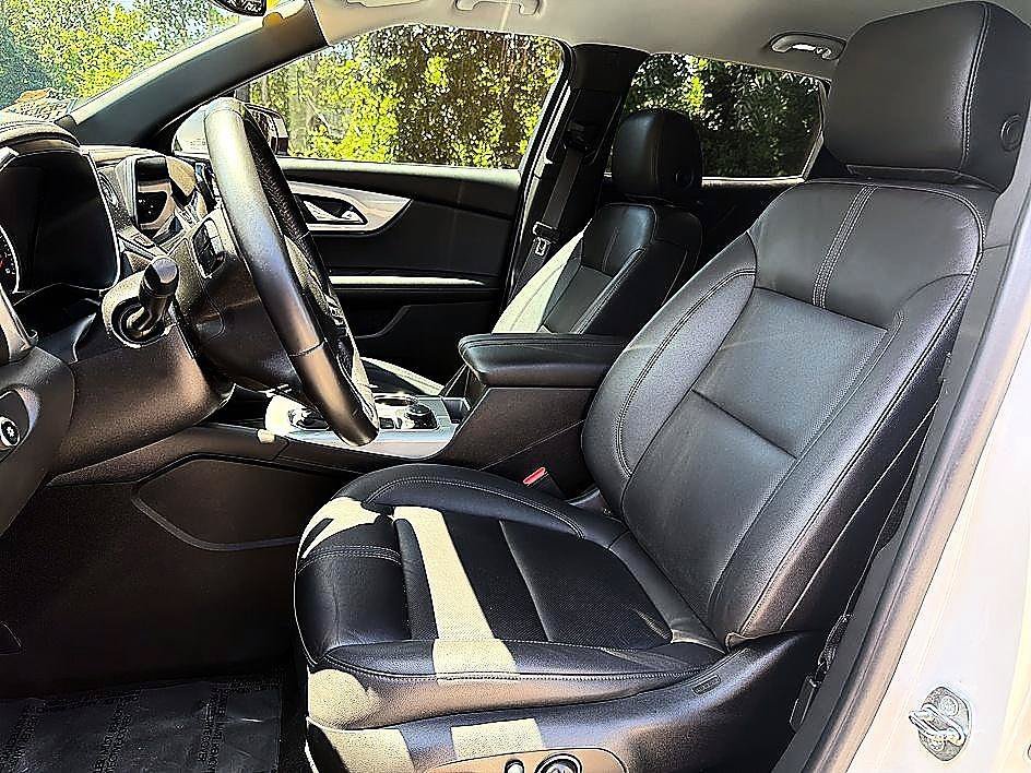 Used 2022 Iridescent Pearl Tricoat Chevrolet LT image 22