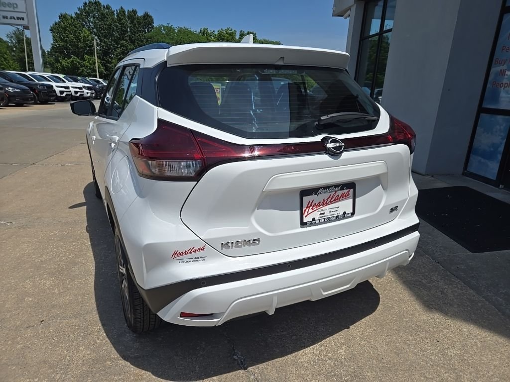 Used 2024 White Nissan SR image 8