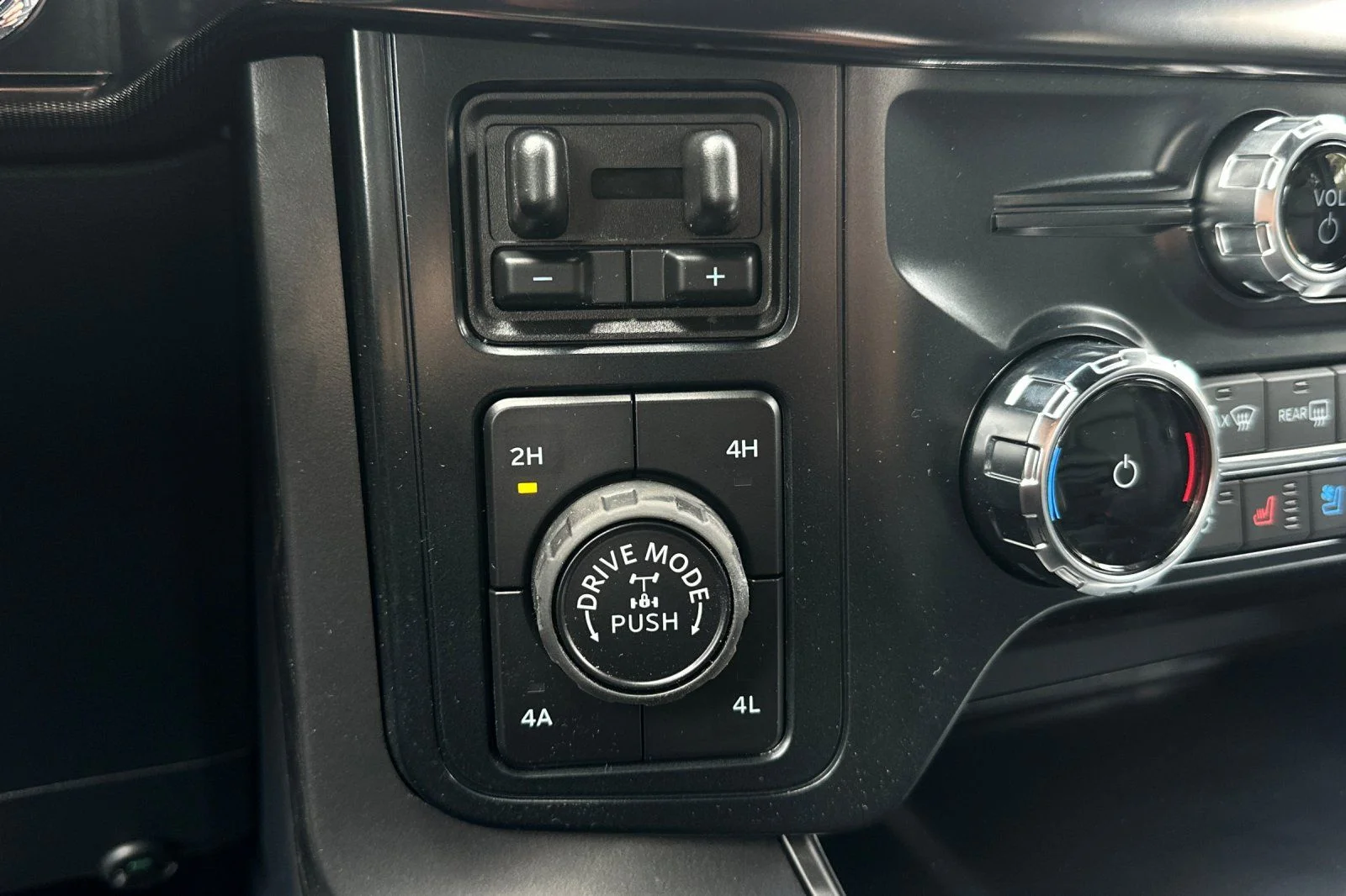 New 2026 Agate Black Metallic Ford Lariat® image 27