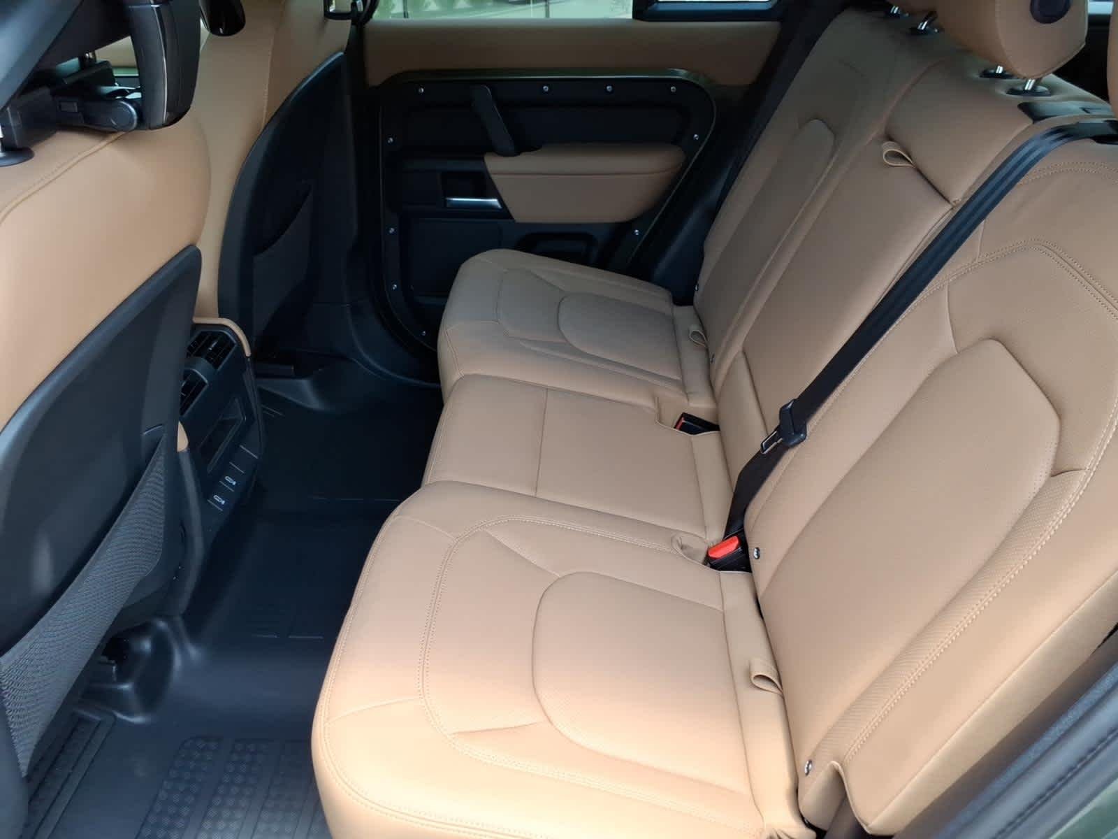 New 2026 Woolstone Green Land Rover X-Dynamic SE image 21