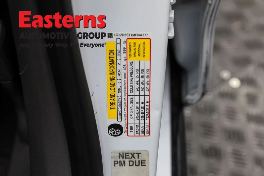 Used 2021 White Chevrolet LT image 33