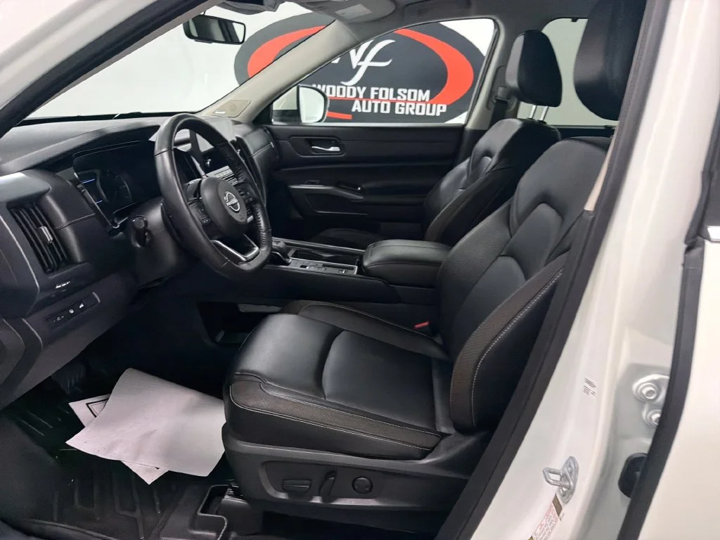 Used 2024 White Nissan SL image 11