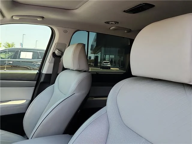 Used 2023 Sierra Burgundy Hyundai SEL Front-Wheel Drive image 9