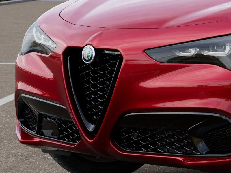 New 2025 Red Alfa Romeo Base image 12