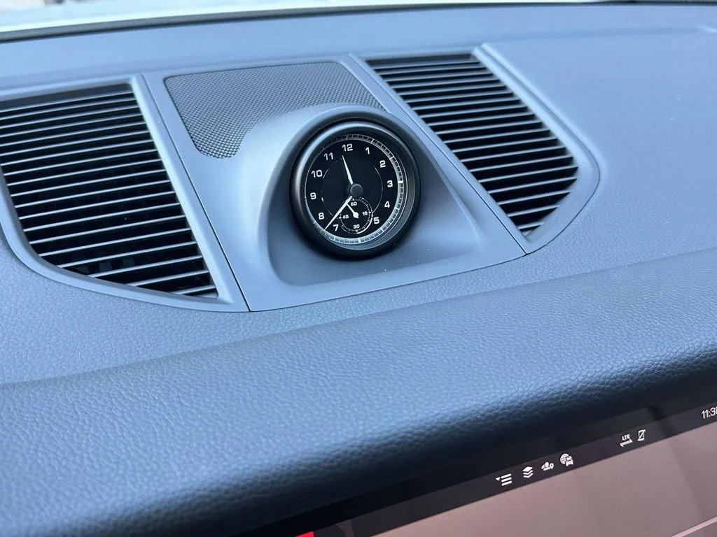 2026 Porsche Macan - Photo 23