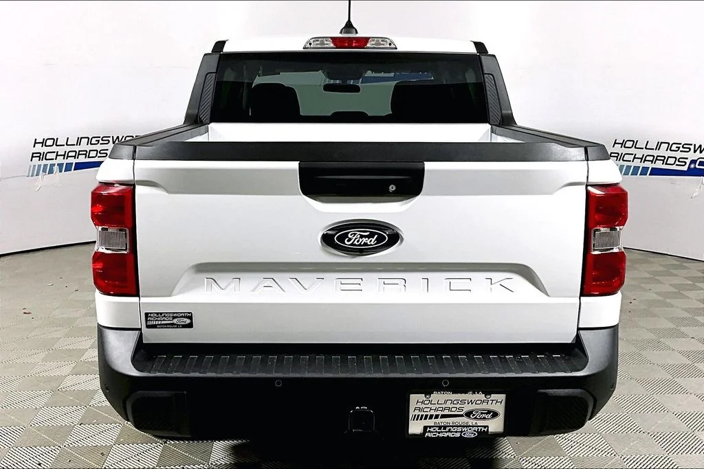 New 2026 Oxford White Ford XLT image 4