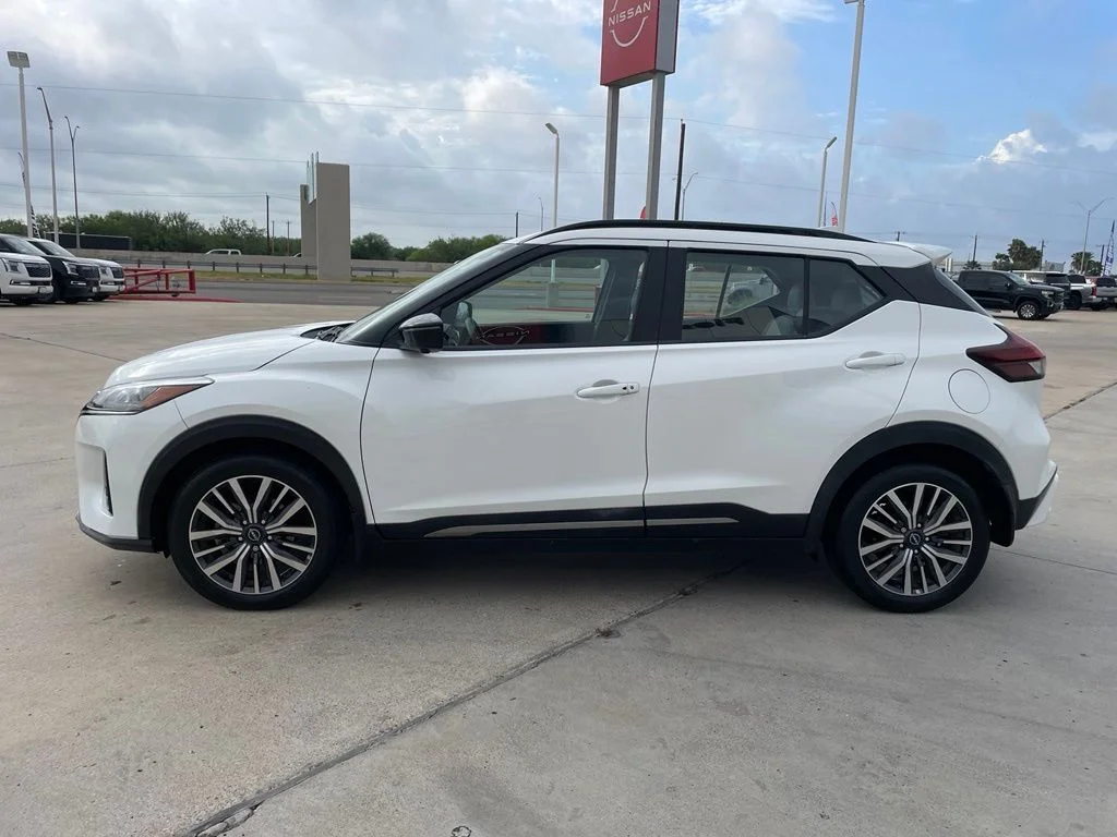 Certified Used 2024 White Nissan SR image 4