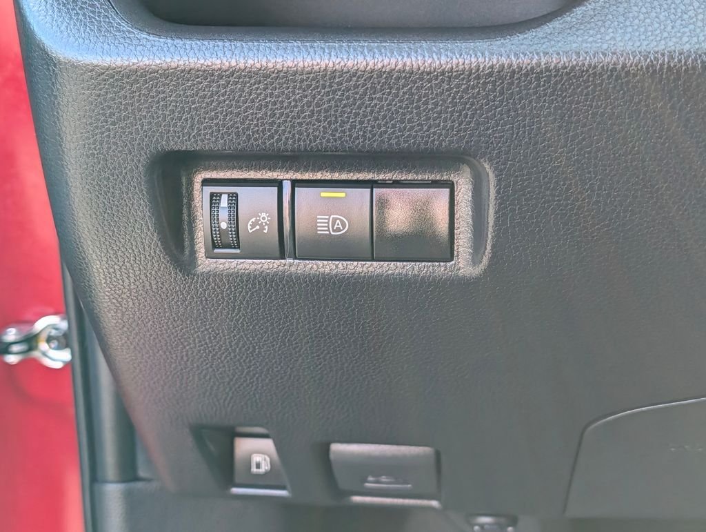 2024 Toyota RAV4 XLE - Photo 31