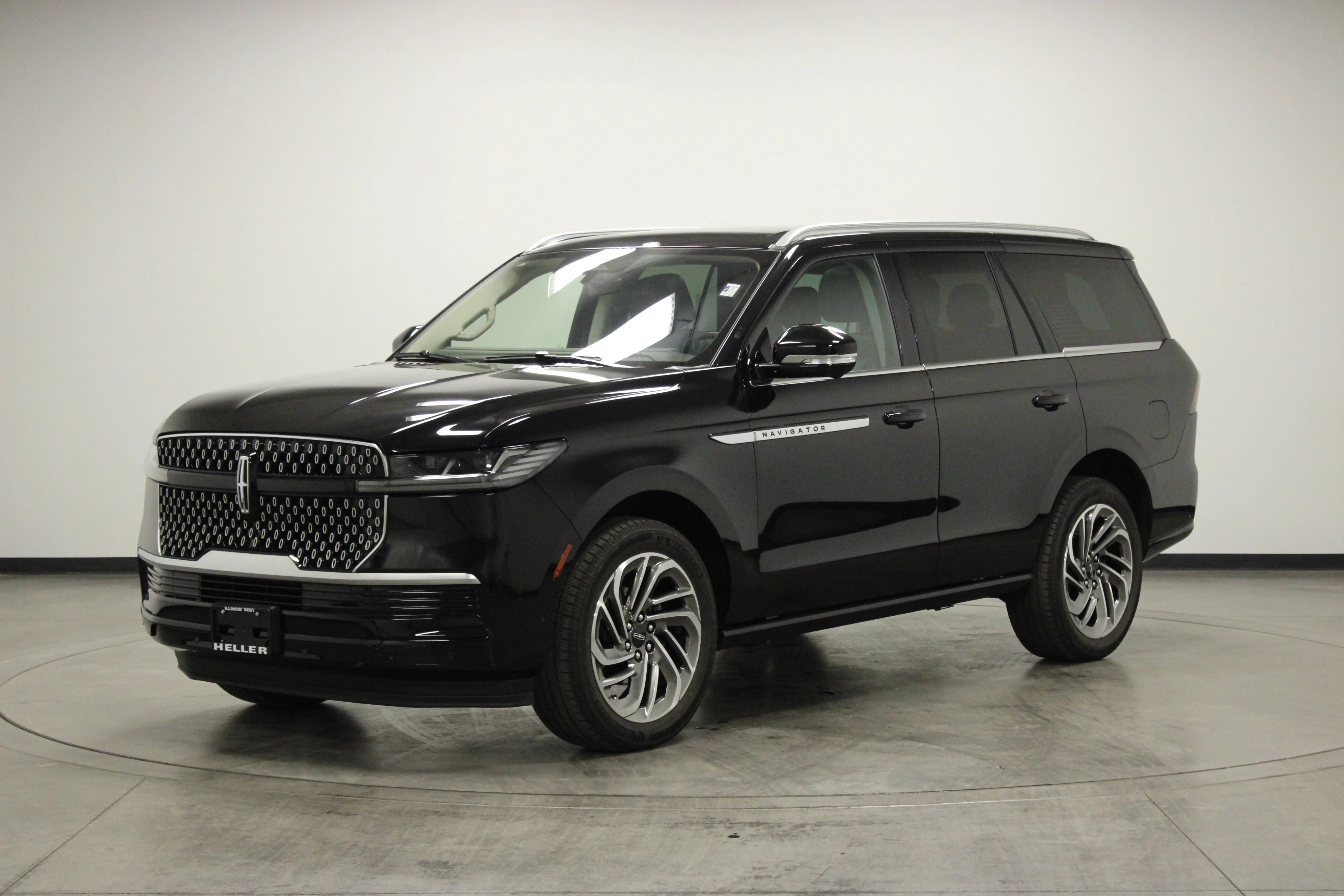 Used 2025 Black Metallic Lincoln Reserve image 4