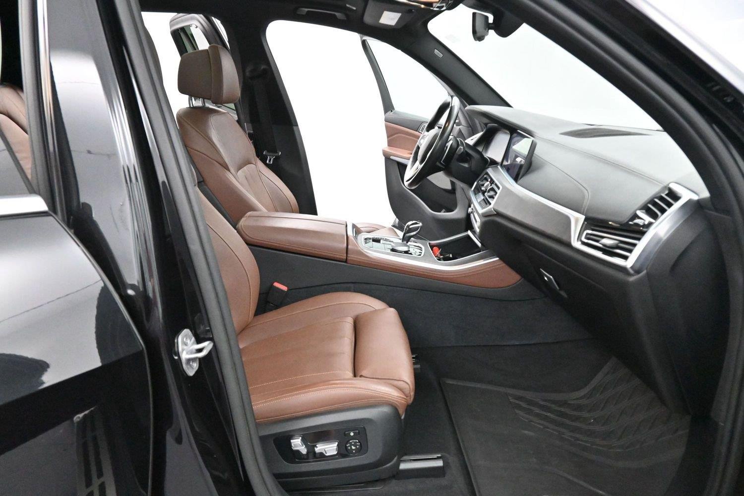 Used 2019 Black Sapphire Metallic BMW xDrive40i image 36