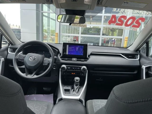 2024 Toyota RAV4 XLE - Photo 38