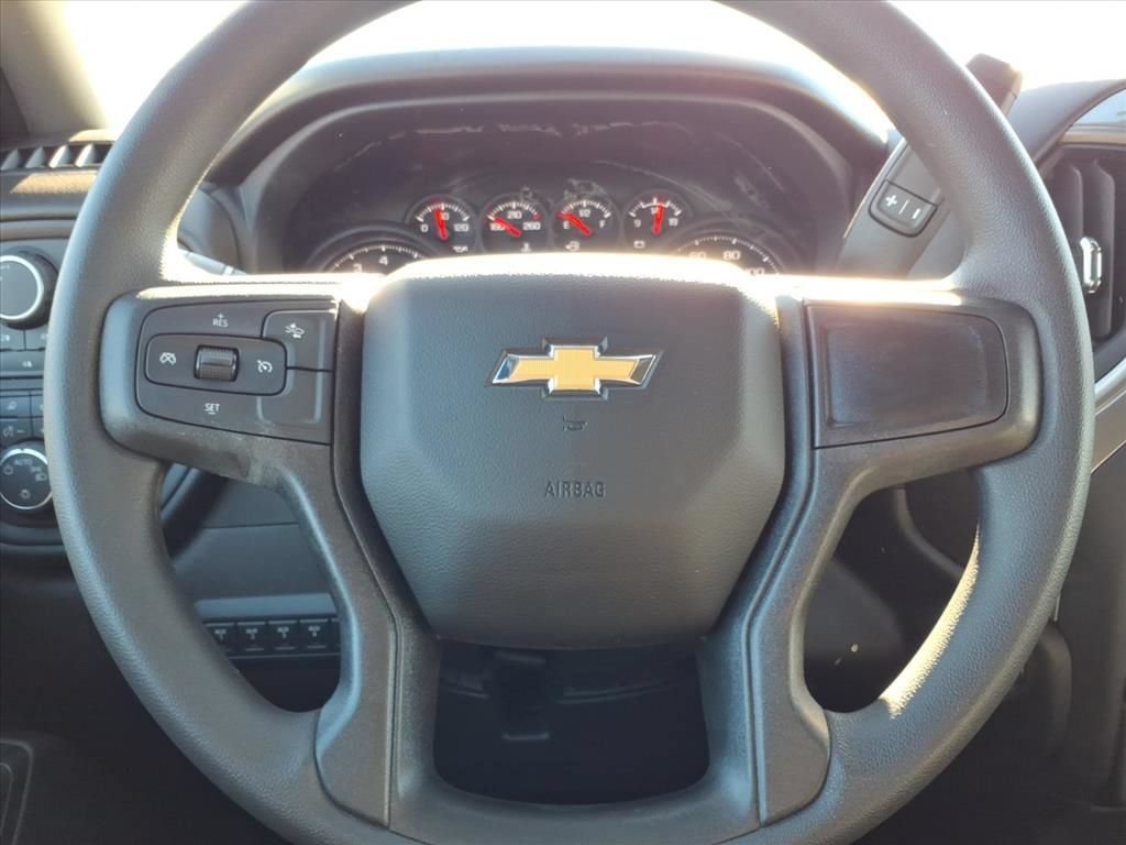 New 2026 Summit White Chevrolet WT image 17