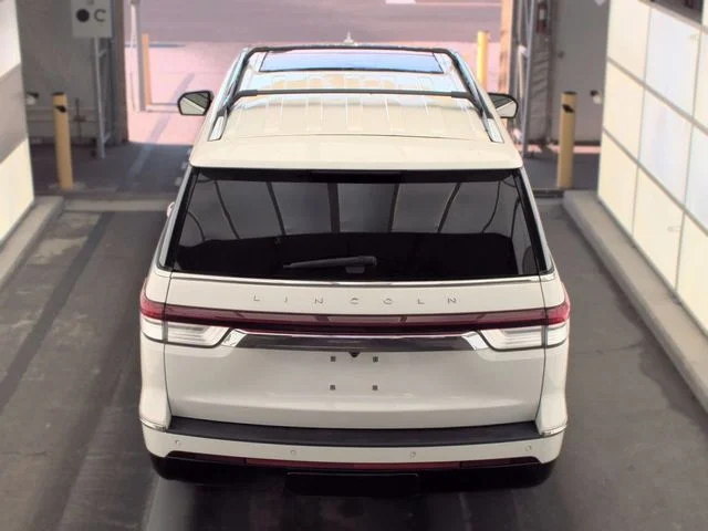 Used 2022 White Lincoln Reserve image 6