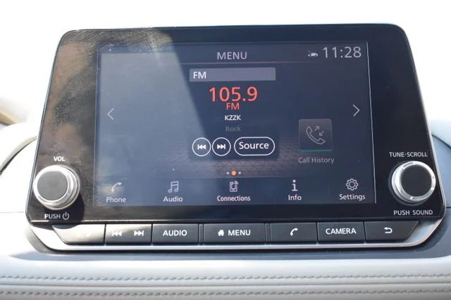 Used 2021 White Nissan SV image 25