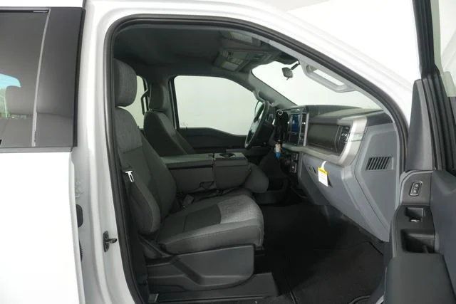 New 2026 Oxford White Ford F-250® XLT image 34