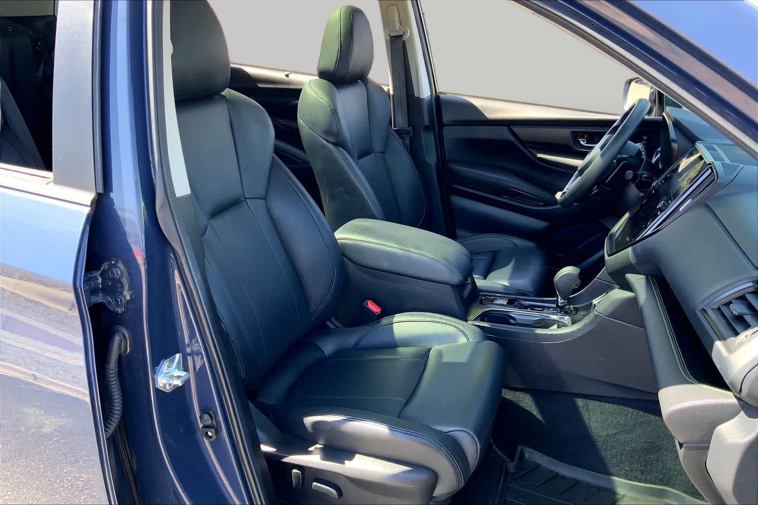 Used 2025 Cosmic Blue Pearl Subaru Onyx Edition Touring image 8