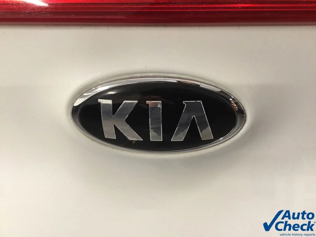 Used 2018 White Kia EX image 13