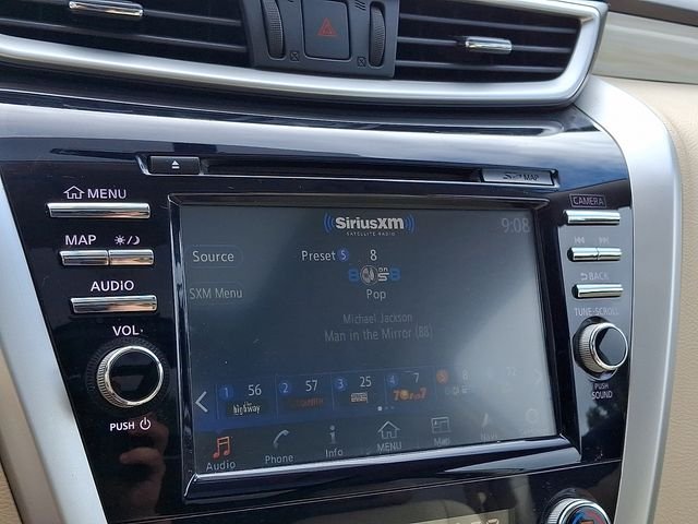 Used 2016 Red Nissan Platinum image 18