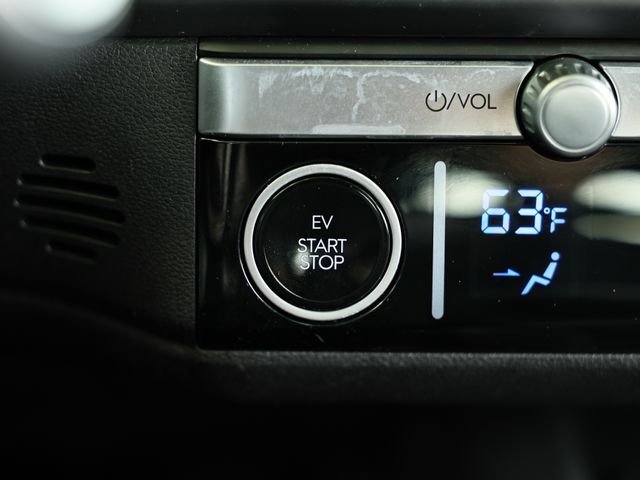 Used 2023 Gravity Gold Matte Hyundai SEL image 34