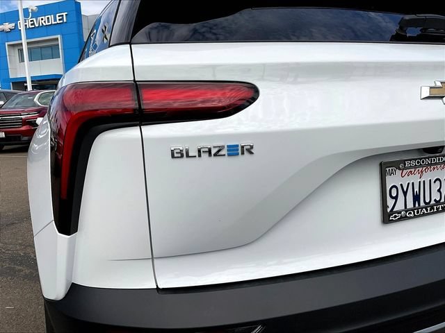 Used 2026 Summit White Chevrolet LT image 12