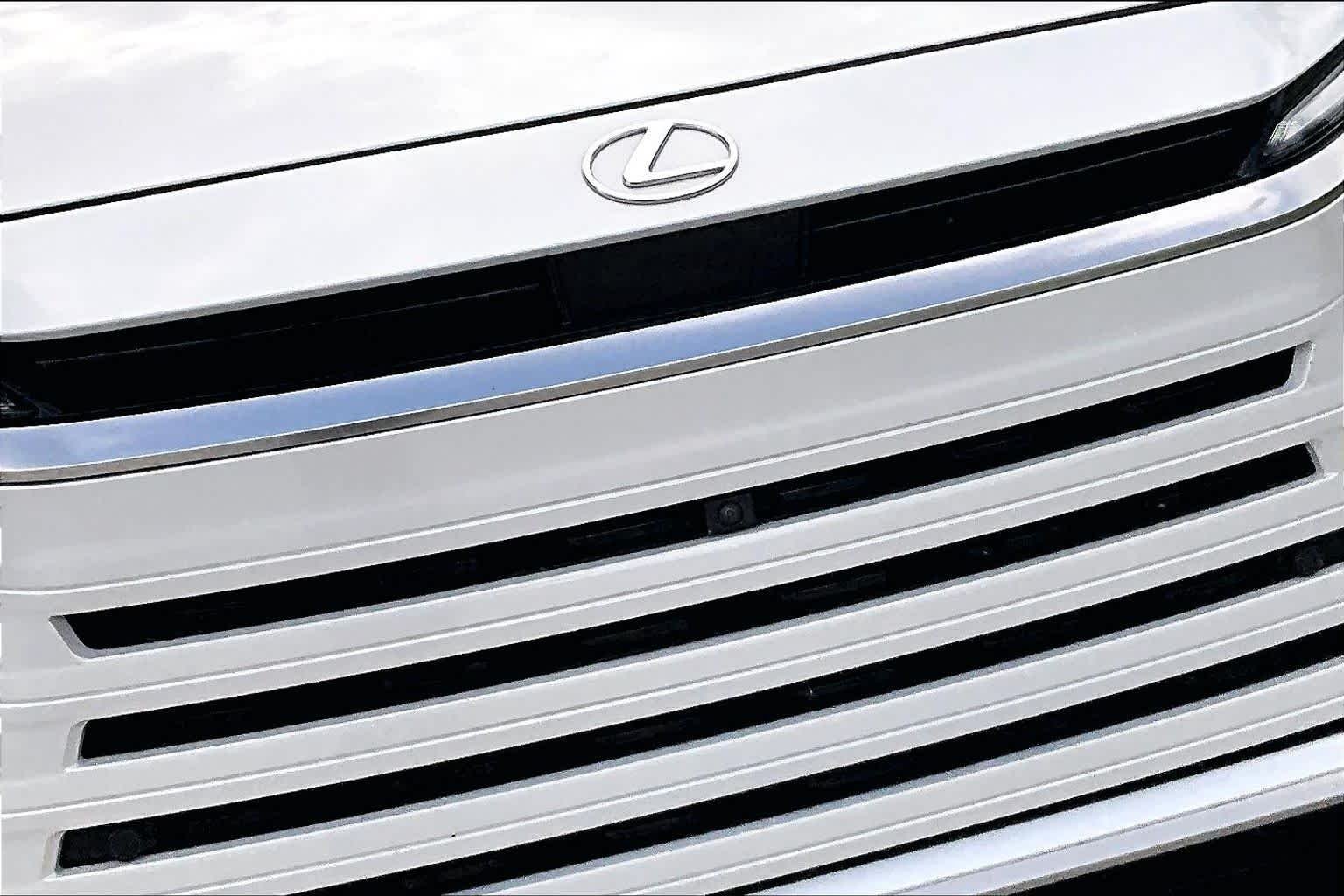 Certified Used 2025 WIND CHILL PEARL Lexus F SPORT Handling image 30