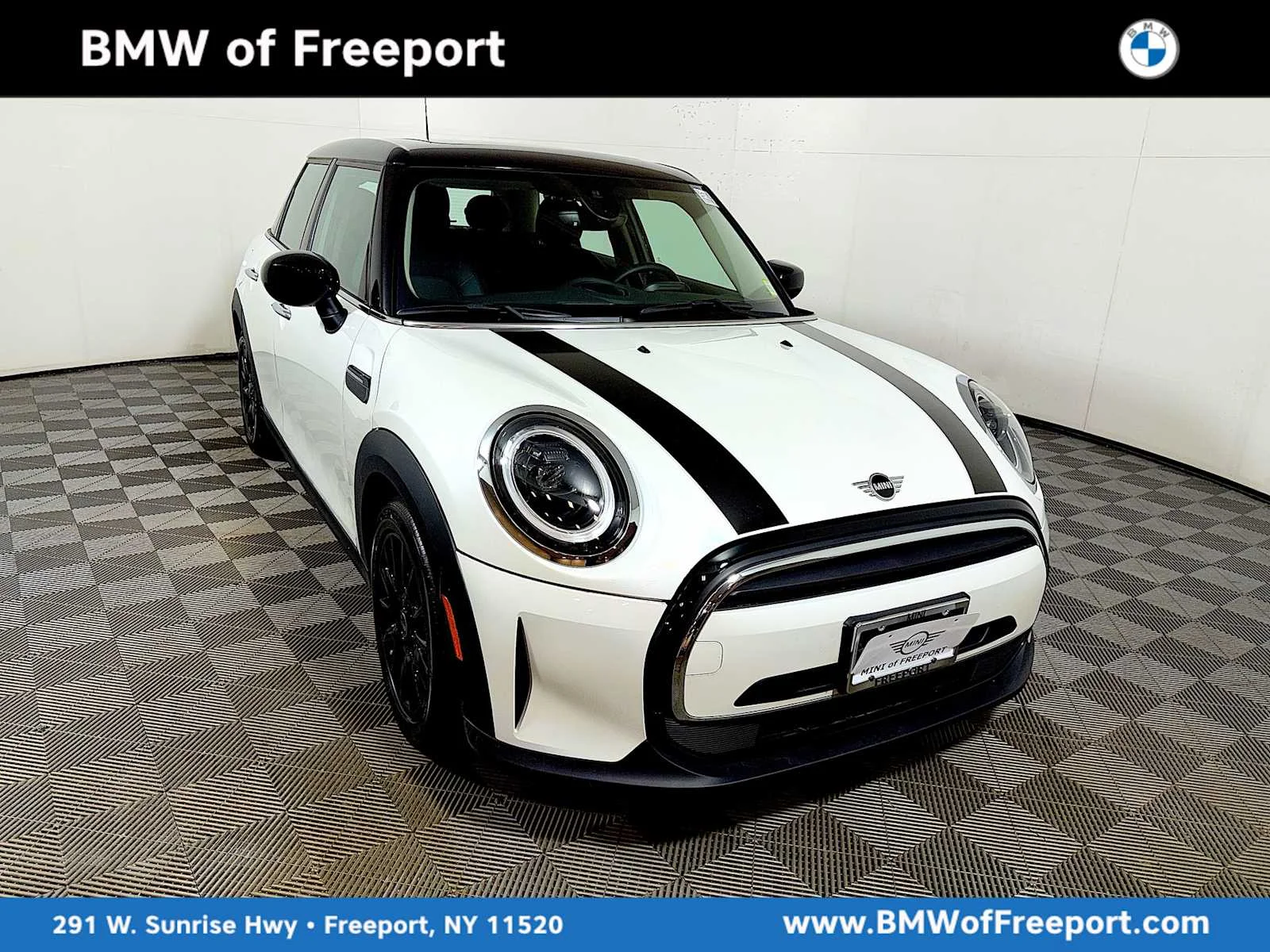 2023 MINI Hardtop Cooper's photo