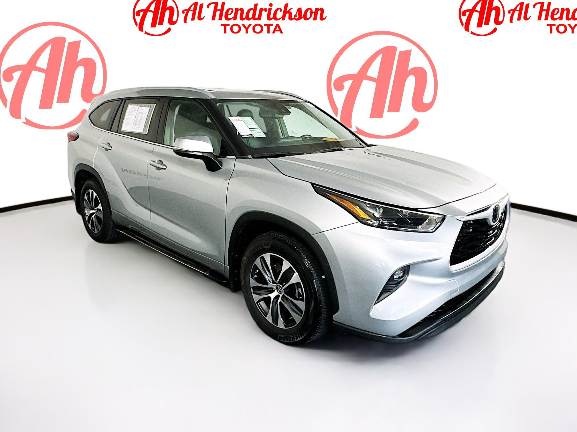 2023 Toyota Highlander XLE FWD's photo