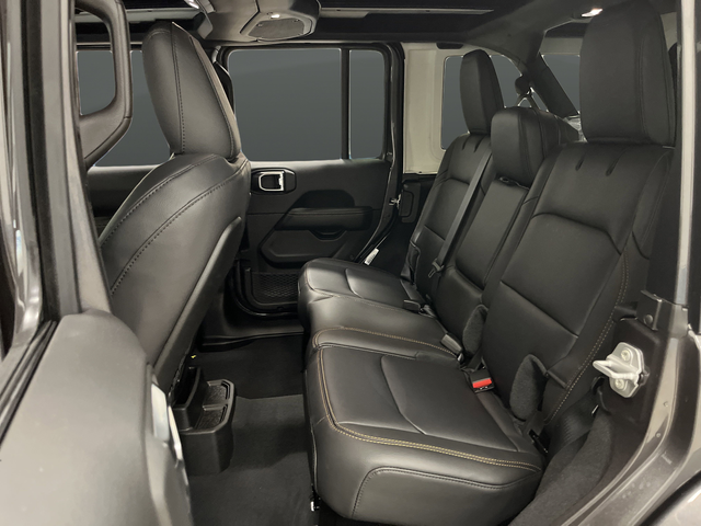 2025 Jeep Wrangler 4-Door Sahara - Photo 28