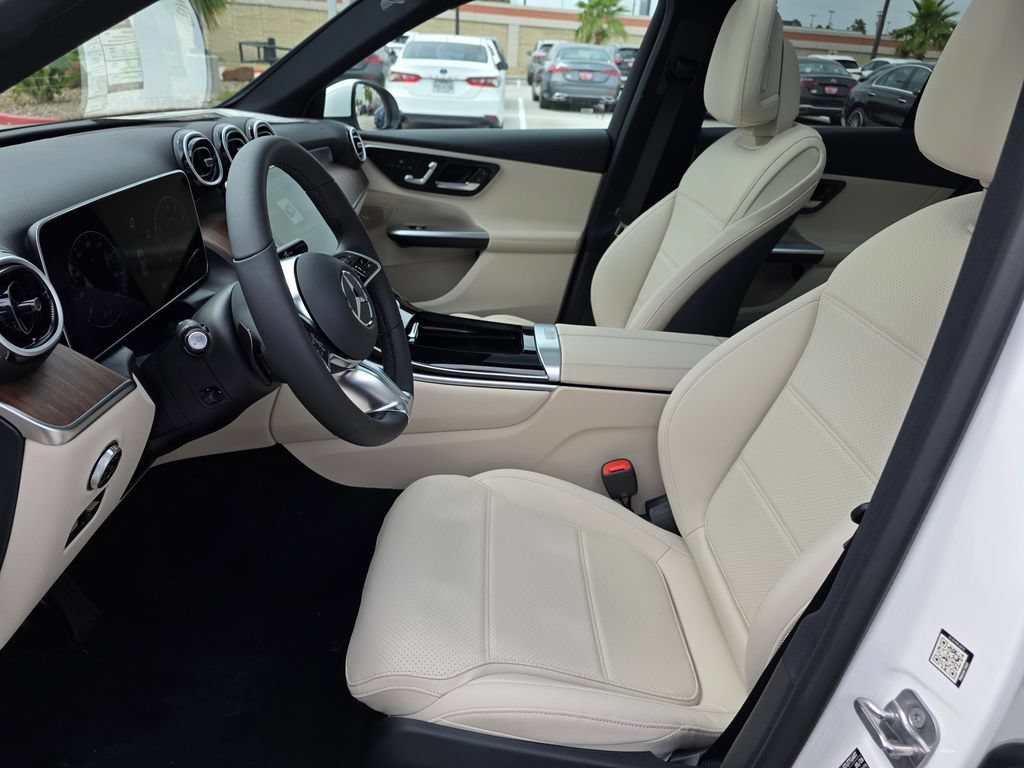 New 2026 Polar White Mercedes-Benz GLC 300 image 41