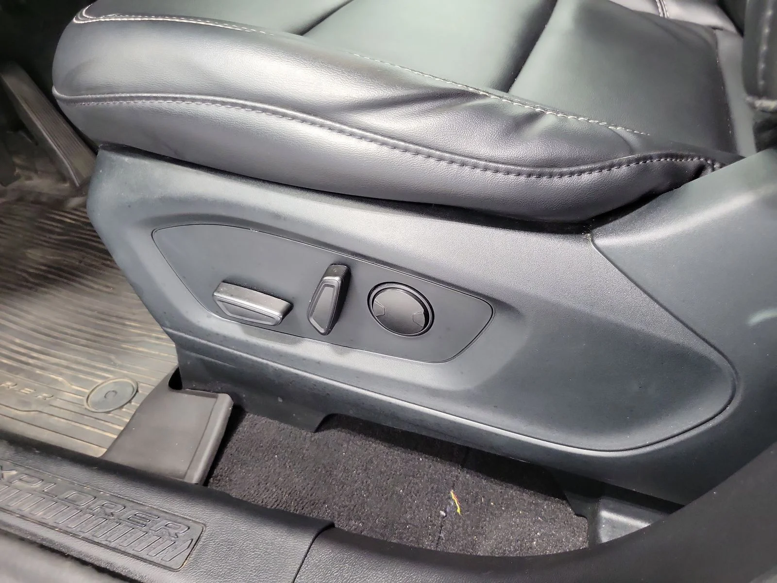 Used 2023 Silver Ford XLT image 9